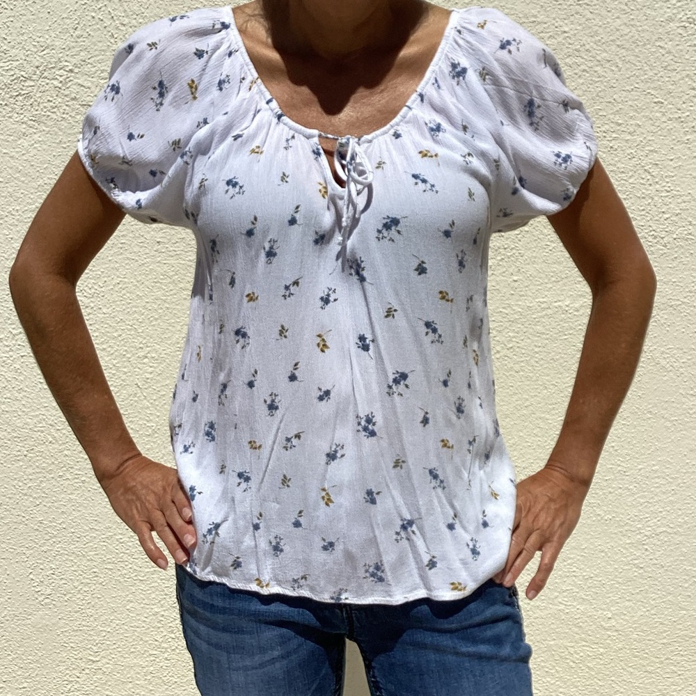 Mudd medium White floral top